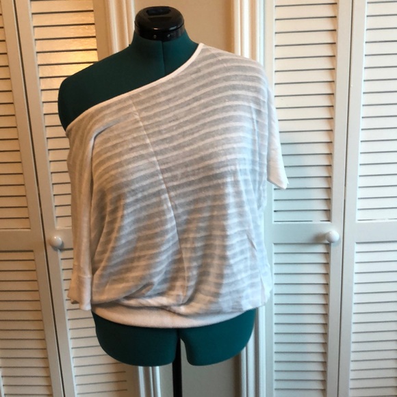 Shear summer off the shoulder summer sweater - Picture 1 of 3